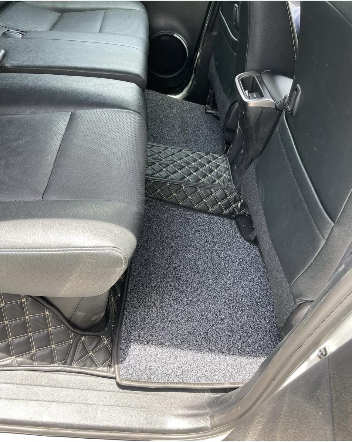 CarDost 7D floor mats for Mahindra XUV 3XO, black with beige stitch
